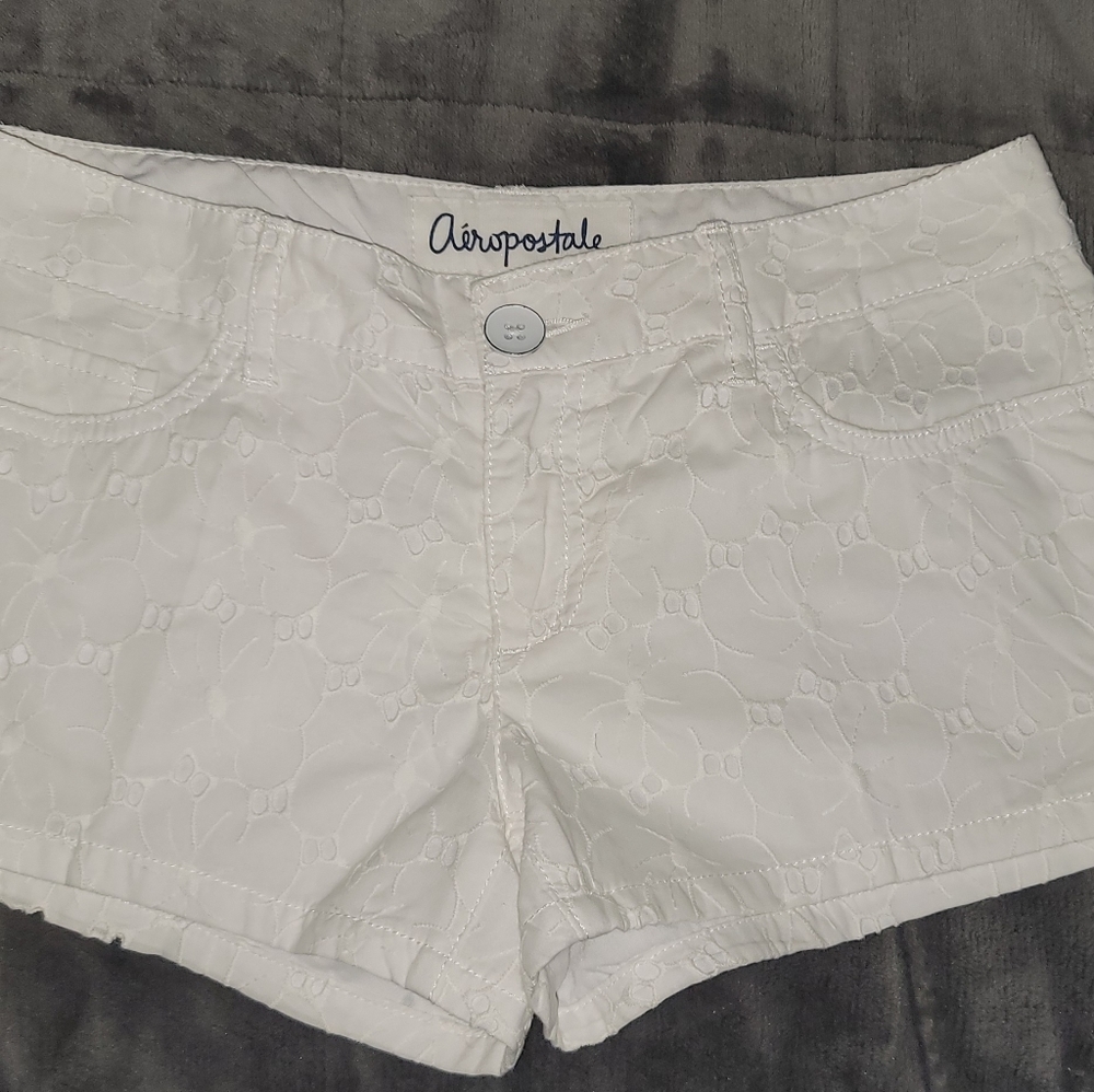 Aeropostale White Low Rise Shorts Size 3/4